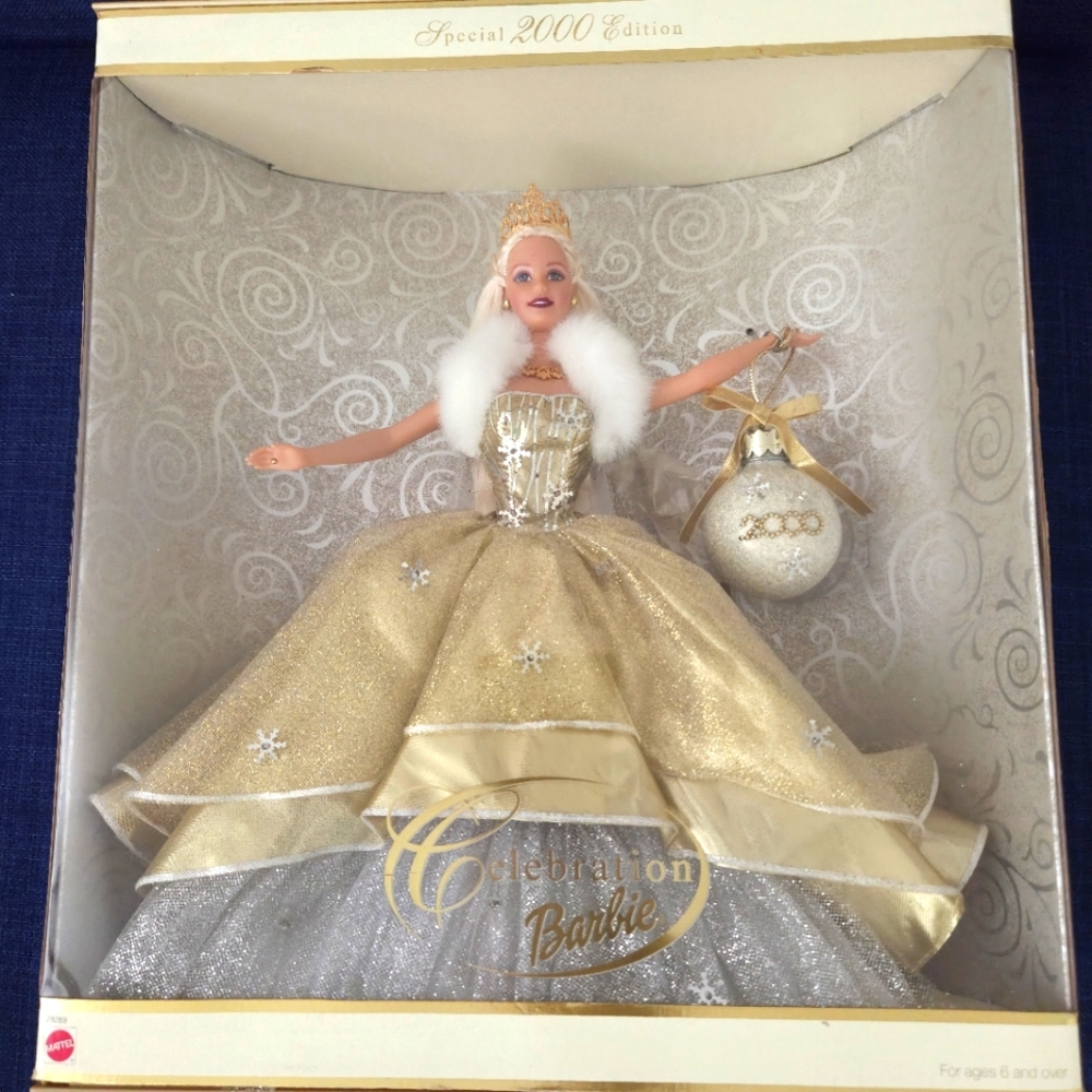 Special 2000 Edition Celebration Barbie - Picture 5 of 10